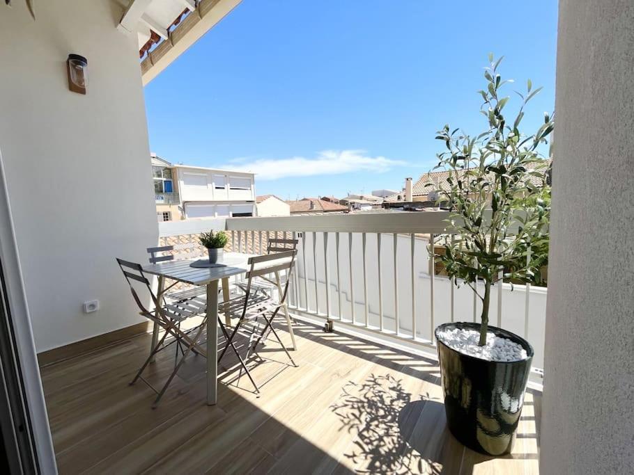 Duplex Centre Ville - 50M De La Plage - Clim - Garage - Netflix Le Grau-du-Roi Ngoại thất bức ảnh