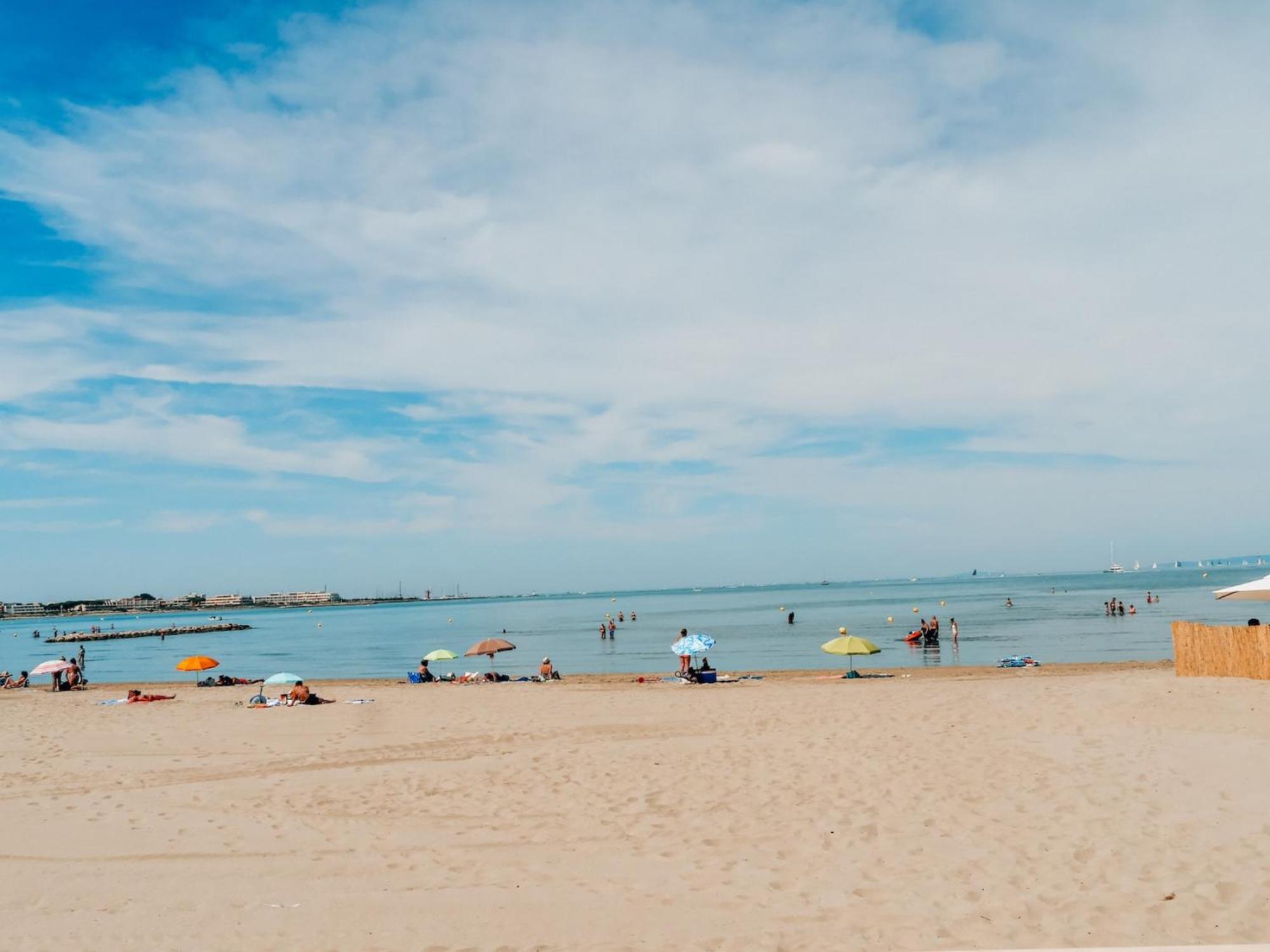 Duplex Centre Ville - 50M De La Plage - Clim - Garage - Netflix Le Grau-du-Roi Phòng bức ảnh