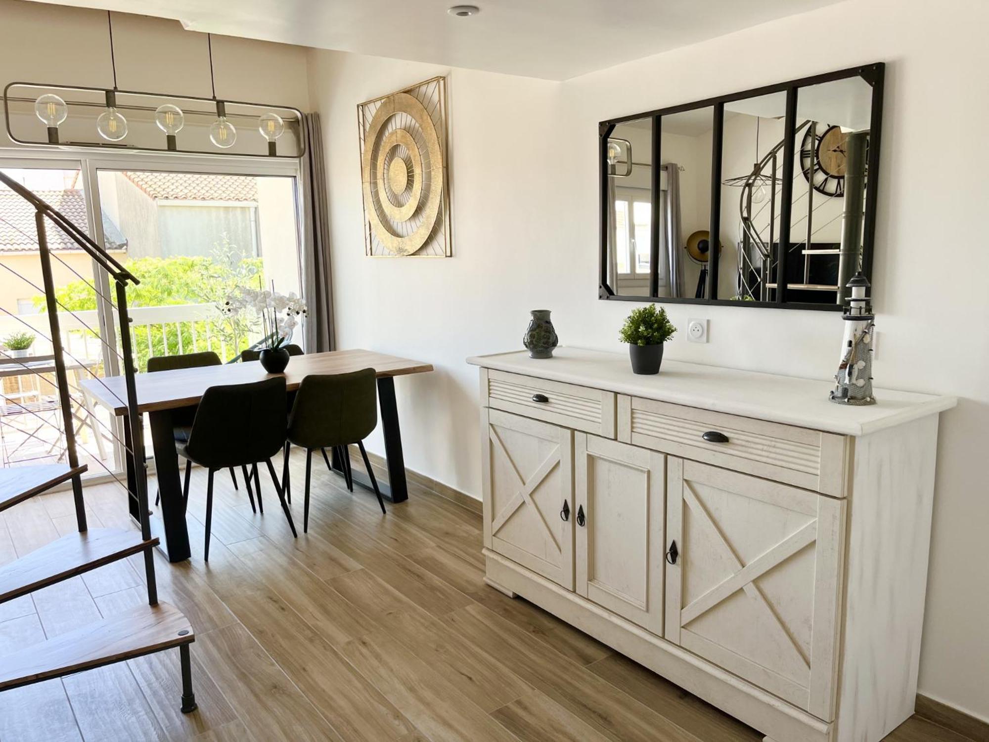 Duplex Centre Ville - 50M De La Plage - Clim - Garage - Netflix Le Grau-du-Roi Phòng bức ảnh