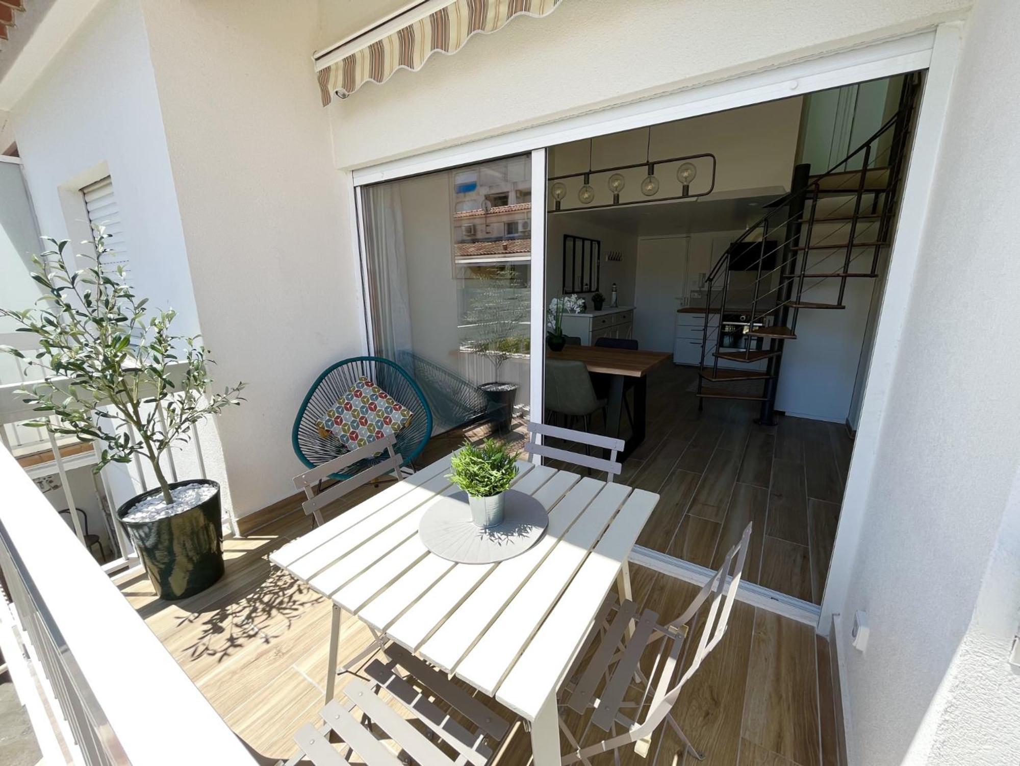 Duplex Centre Ville - 50M De La Plage - Clim - Garage - Netflix Le Grau-du-Roi Phòng bức ảnh